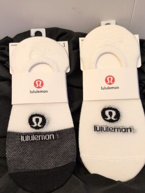 2 Pairs Lululemon athletica Women's s No-Show Athletic Socks - White and Black